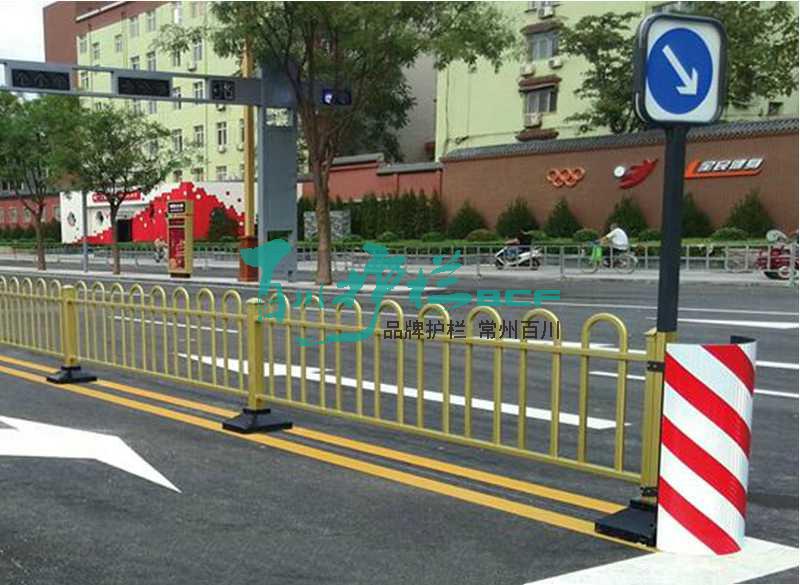 山西臨汾盾形管黃金護欄工程