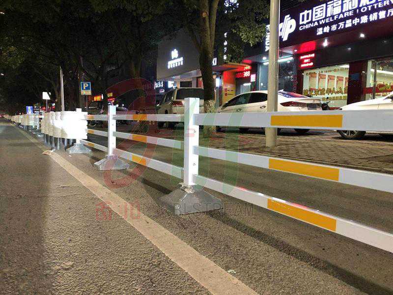 道路護欄.jpg