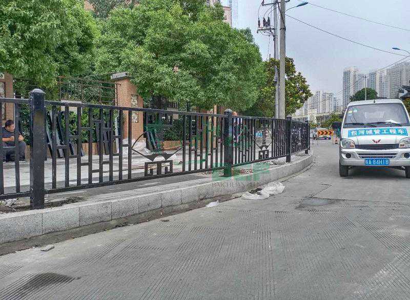 道路護欄的設計應考慮哪些因素